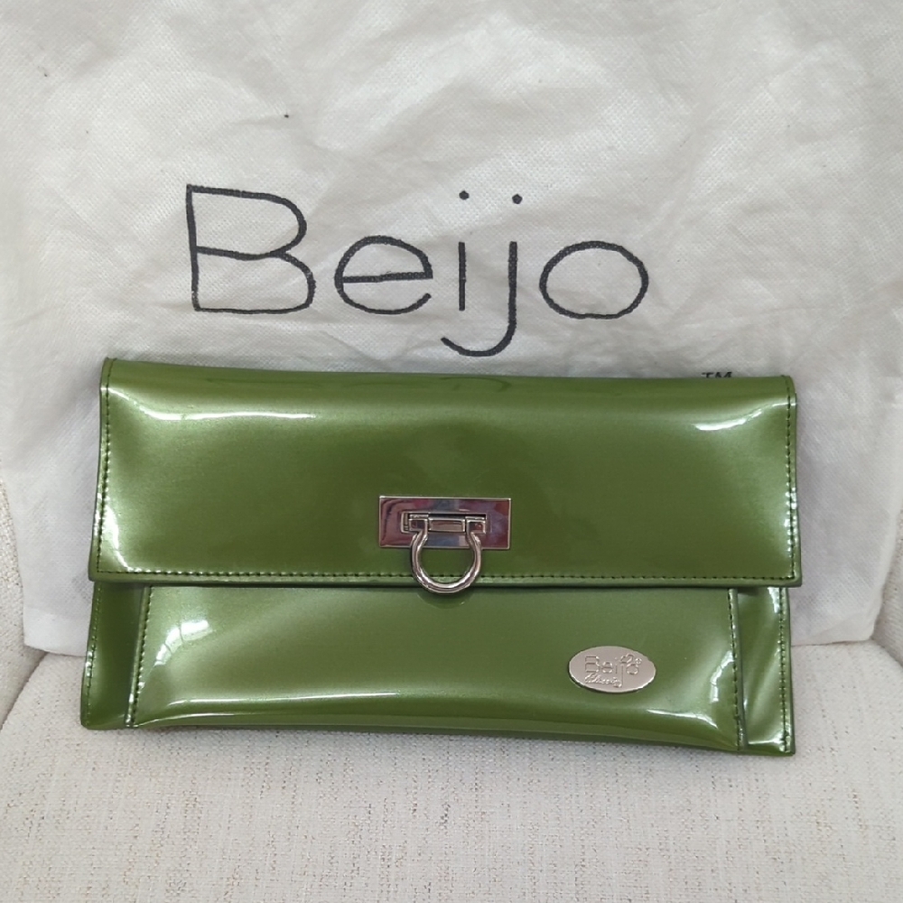Beijo Shiny Olive Clutch